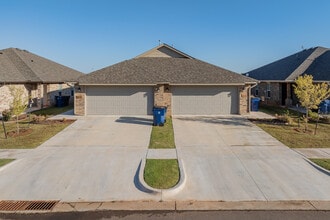 The Villas at Grand in Chickasha, OK - Building Photo - Building Photo