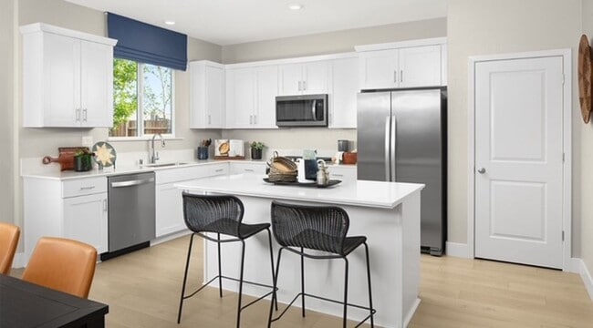 2487 Ridgway Ave in Santa Rosa, CA - Building Photo - Building Photo