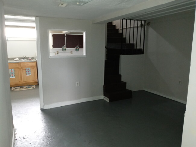 915 1st St, Unit 2 in Baltimore, MD - Building Photo - Building Photo