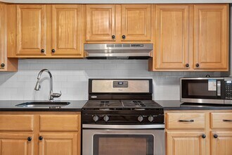 98 Clendenny Ave in Jersey City, NJ - Building Photo - Building Photo