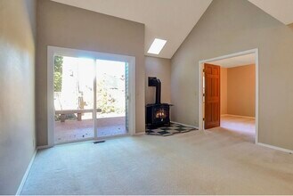 15252 Boones Way in Lake Oswego, OR - Building Photo - Building Photo