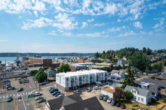 1010 Apartments in Bremerton, WA - Foto de edificio - Building Photo