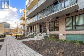 851-851 Sheppard Ave W in Toronto, ON - Building Photo - Building Photo