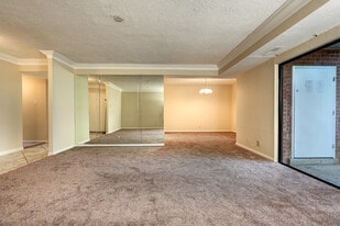 876 Quince Orchard Blvd, Unit T1 in Gaithersburg, MD - Building Photo