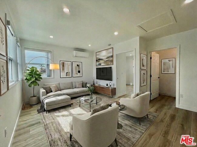 property at 1321 1/2 Normandie Ave