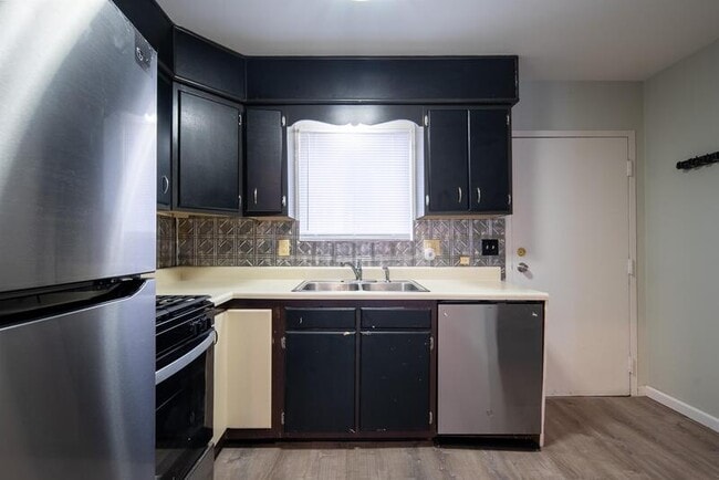 69 Ives Ct in Troy, NY - Foto de edificio - Building Photo