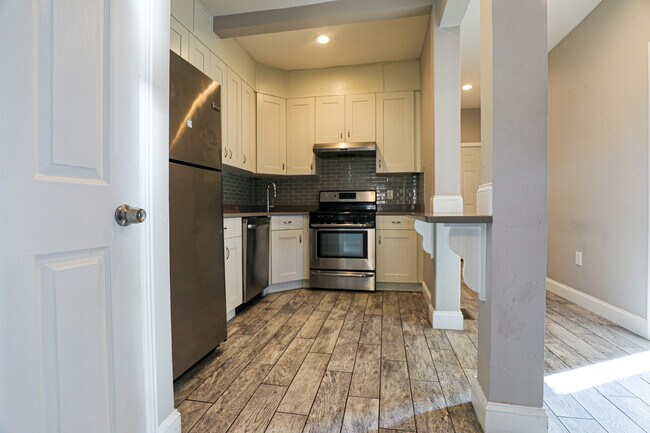 79 Linden St, Unit 1 in Boston, MA - Foto de edificio - Building Photo