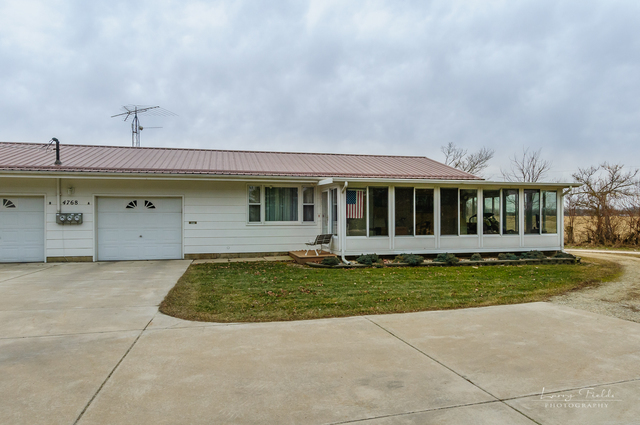 4768 E 2351st Rd in Somonauk, IL - Building Photo