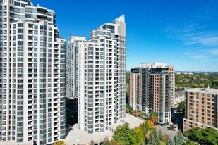Triomphe in Toronto, ON - Building Photo