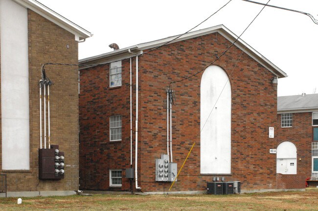 6514 Hackel Dr in Louisville, KY - Foto de edificio - Building Photo
