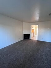 481 Minnewawa Ave in Clovis, CA - Building Photo - Building Photo