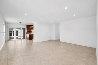 7575 SW 134th St, Unit 8L in Pinecrest, FL - Building Photo - Building Photo