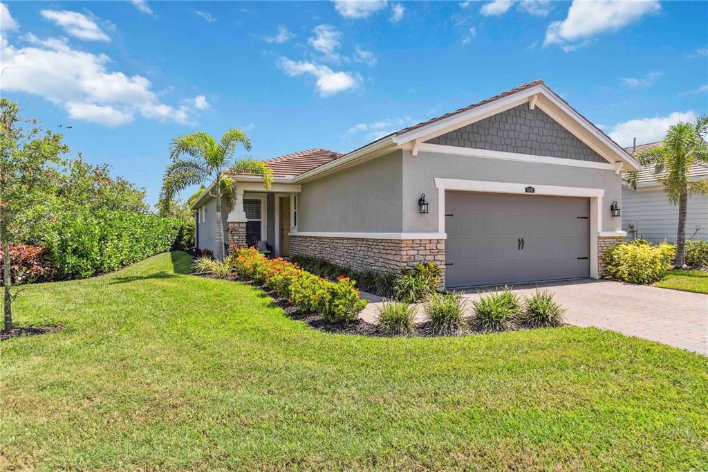 8641 Rain Song Rd in Sarasota, FL - Building Photo