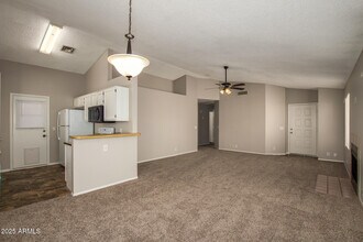 10015 N 66th Dr in Glendale, AZ - Building Photo - Building Photo