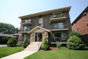 6920 W Crandall Ave in Worth, IL - Building Photo