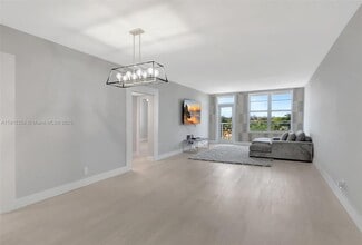 2851 S Ocean Blvd in Boca Raton, FL - Building Photo - Building Photo