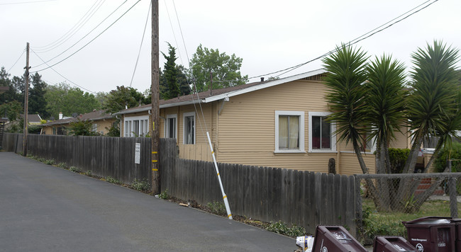 369 Smalley Ave in Hayward, CA - Building Photo - Building Photo