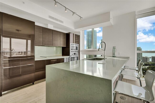 1080 Brickell Ave, Unit 3801 in Miami, FL - Building Photo - Building Photo