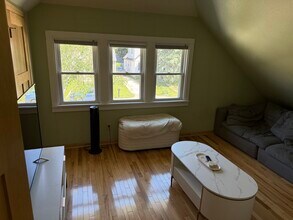 6215 N Willow Glen Ln, Unit 6215NWillowGlenLane in Glendale, WI - Building Photo - Building Photo