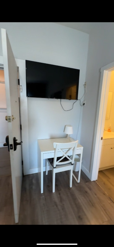 1420 Flower St-Unit -28 in Los Angeles, CA - Building Photo - Building Photo