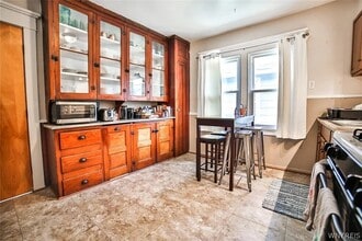 128 Roanoke Pky, Unit Upper Floor in Buffalo, NY - Building Photo - Building Photo