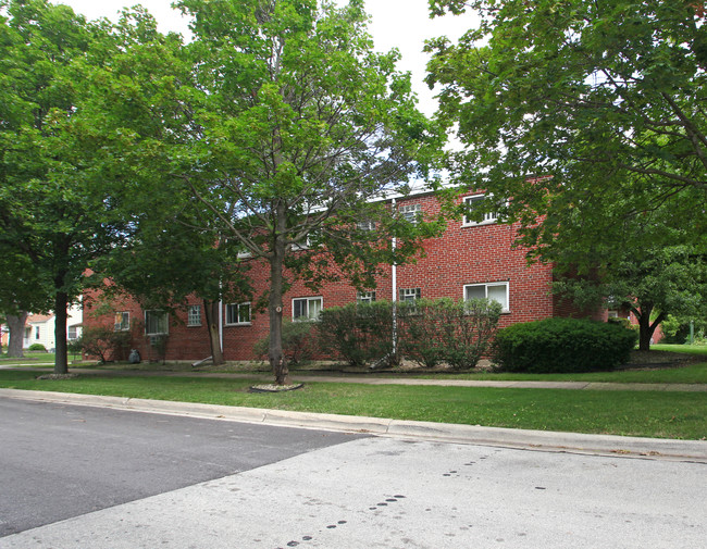 Prairie Path Court in Lombard, IL - Building Photo - Building Photo