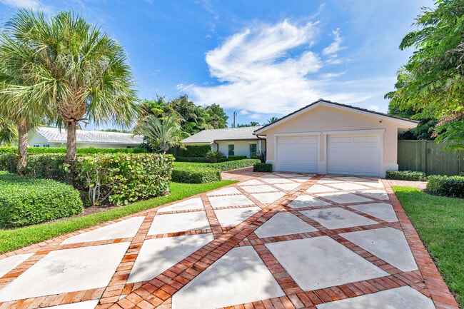 210 Ellamar Rd in West Palm Beach, FL - Building Photo - Building Photo