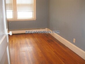 241 Foster St in Boston, MA - Building Photo - Building Photo