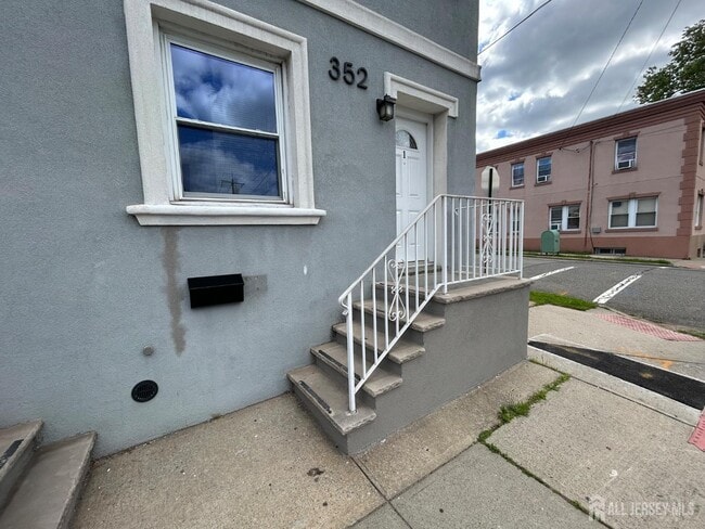 352 Keene St in Perth Amboy, NJ - Building Photo - Building Photo