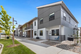 Millworx in Post Falls, ID - Foto de edificio - Building Photo