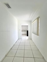1666 NE 183rd St in North Miami Beach, FL - Building Photo - Building Photo