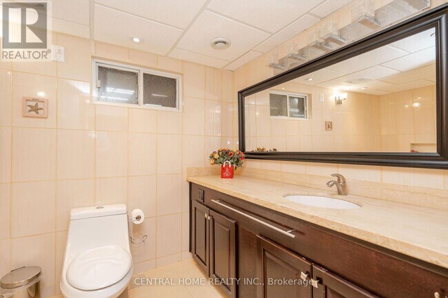 20 Bridgenorth Crescent in Toronto, ON - Building Photo - Building Photo