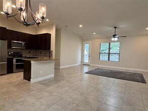 206 Fairway Cir in Leander, TX - Foto de edificio - Building Photo