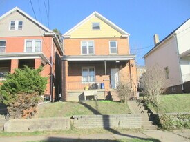 924 Beaver Rd in Ambridge, PA - Building Photo