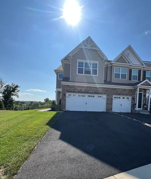 488 Gray Feather Way in Allentown, PA - Building Photo
