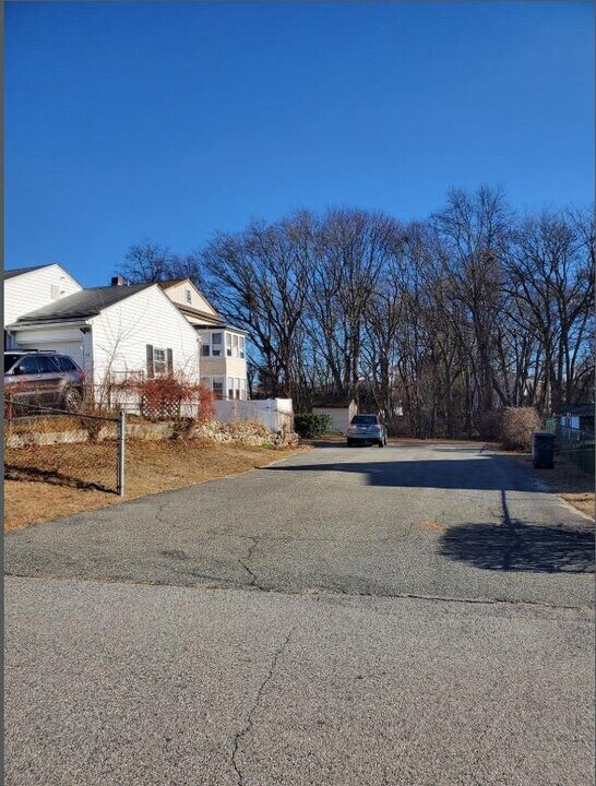 100 Peever St, Unit 1 in Methuen, MA - Building Photo