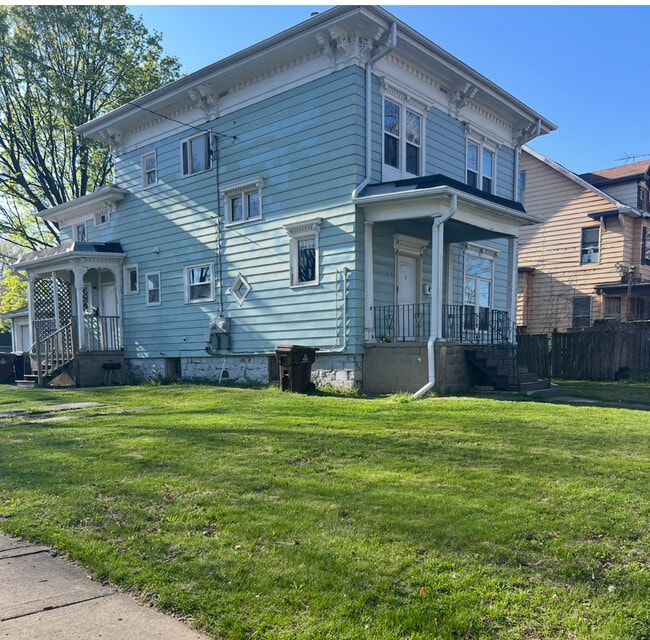 610 S Superior St, Unit Lower Unit S Superior in Albion, MI - Building Photo - Building Photo