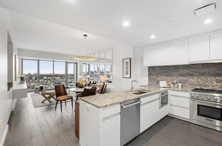 320 Adolphus Ave in Cliffside Park, NJ - Building Photo