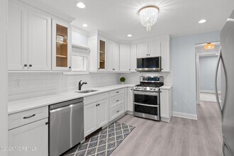 11 Center St in Sea Bright, NJ - Building Photo - Building Photo