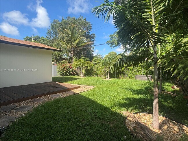 810 NW 31st Ave in Miami, FL - Building Photo - Building Photo