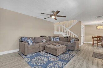 923 Springdale Cir in Palm Springs, FL - Building Photo - Building Photo