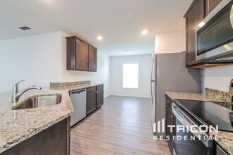 2045 Amber Sweet Cir in Dundee, FL - Building Photo - Building Photo
