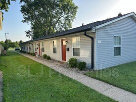 408 W Market St in Jeffersonville, IN - Building Photo