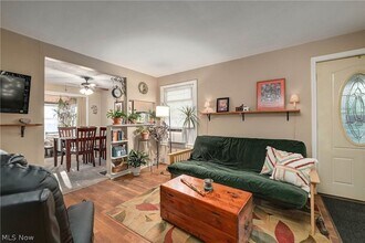 1501 E 248th St in Euclid, OH - Foto de edificio - Building Photo