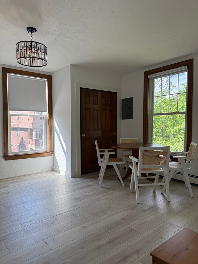 41 Hollywood St, Unit 3 in Worcester, MA - Building Photo - Building Photo