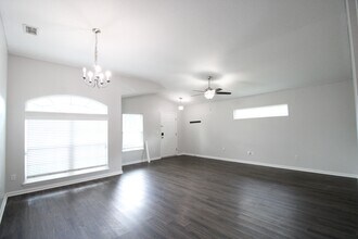 8254 NW 52nd St in Gainesville, FL - Building Photo - Building Photo