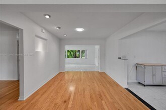 1520 NE 108th St in North Miami, FL - Building Photo - Building Photo