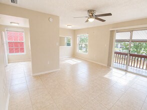 1044 82nd Terrace N in St. Petersburg, FL - Foto de edificio - Building Photo
