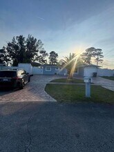 2591 Rosehaven Rd in West Palm Beach, FL - Building Photo - Building Photo