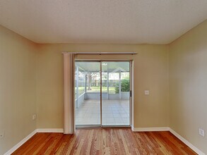 7242 Oxfordshire Ave in Jacksonville, FL - Foto de edificio - Building Photo